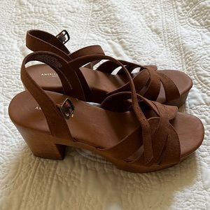 American Eagle clog sandals
